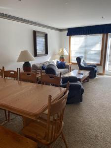 Camp 4 #7: 2 Bedrooms, 25 Baths: Slope Side, Gas Fireplace