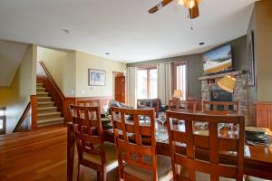 Sanctuary Family Paradise Private Home with Hot tub Snowshoe Mtn Resort