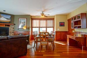 Sanctuary Family Paradise Private Home with Hot tub Snowshoe Mtn Resort