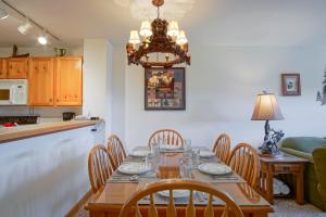 Camp 4 #2: 2 Bedrooms, 25 Baths: Slope Side, Gas Fireplace