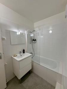 Typical Parisian apartment with balcony, Eiffel Tower