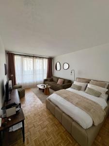 Typical Parisian apartment with balcony, Eiffel Tower