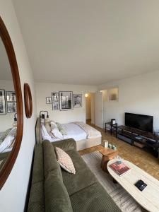 Typical Parisian apartment with balcony, Eiffel Tower
