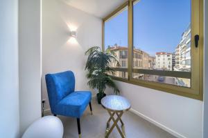 REF 1295 - Cannes Croisette - Sea view apartment for rent