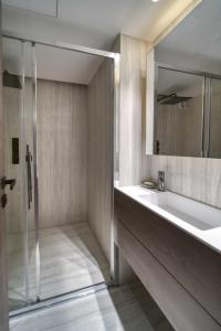 REF 1295 - Cannes Croisette - Sea view apartment for rent