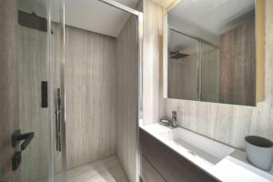 REF 1295 - Cannes Croisette - Sea view apartment for rent