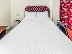 SPOT ON Swarna Mayuri