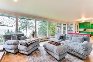 Private Beach, Stunning Views! Home on Oyster Bay!