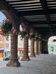 The Linen Loft - 2 Bed Apartment - Central Town Location - Area of Outstanding Natural Beauty