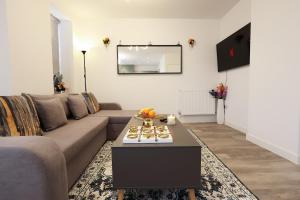 Newly Built Modern & Central 2-Bedroom & 2-Bathroom Apartment