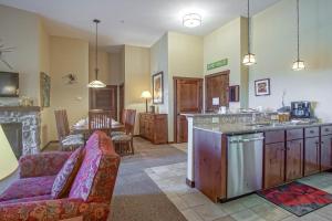 Soaring Eagle #110: 2 Bedrooms, 2 Full Baths: Slope Side