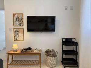 Lindo Apto na quadra do mar de Canasvieiras C06