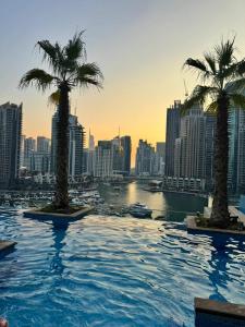 Free Infiniti Pool and Jacuzzi - Marina Gate Luxury Stay - Enjoy Dubai Marina Views
