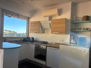 Excellent location - Sea Views