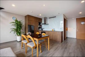 Solari 15F Duplex Suite with Nhat Tan Bridge View