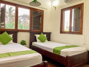 Spacious Seafront Villa - seaview & beach access