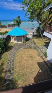 Spacious Seafront Villa - seaview & beach access