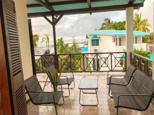 Spacious Seafront Villa - seaview & beach access