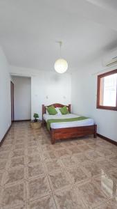 Spacious Seafront Villa - seaview & beach access