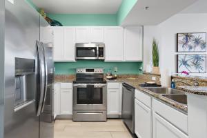 Destin Penthouse Retreat Stunning Views Pools