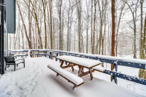 Scenic Views! Clifton Twp Chalet w Fire Pit, Deck
