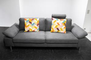 Stylish apartment - garden - great transport links and parking