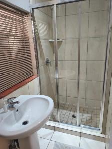 Peaceful Private Secure Bachelor Flat