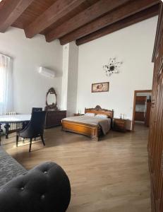 B&B Maria appartamento con stanza matrimoniale e soggiorno vicino alla fiera 2