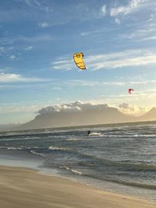 OCEAN BREEZE SUNSET BEACH - Cape Town