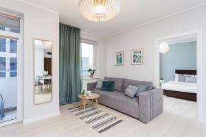 Comfy Stay Żelazna Apartment with two bedrooms and balcony