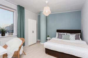 Comfy Stay Żelazna Apartment with two bedrooms and balcony