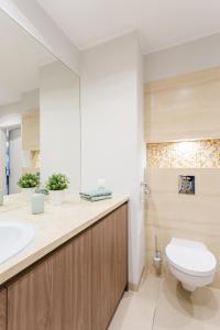 Comfy Stay Żelazna Apartment with two bedrooms and balcony