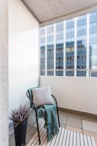 Comfy Stay Żelazna Apartment with two bedrooms and balcony