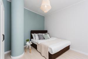 Comfy Stay Żelazna Apartment with two bedrooms and balcony