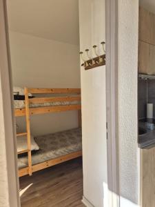 Les pieds dans leau Studio Cabine terrasse, refait à neuf 5 minutes plage à pied climatisé