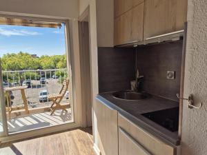 Les pieds dans leau Studio Cabine terrasse, refait à neuf 5 minutes plage à pied climatisé