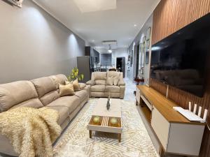 Stand alone Executive 2BR villa in Emerald Hill Estate Move In ReadyComfort