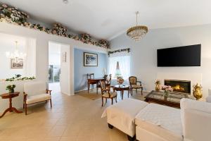 Charming Desert Home with Spacious Backyard Pergola & Bikes