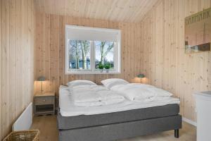 Wooden House With Direct Access To The Sea