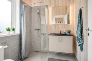 Wooden House With Direct Access To The Sea