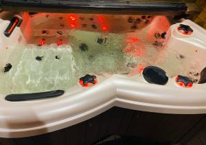 DELUXE Dom z sauną i jacuzzi w otoczeniu gór, lasu i jeziora
