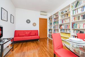 Stylish Apartment near Duomo, Near Metro, Balcony