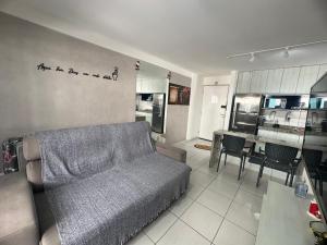 Apto Completo Ponta Verde 1 Quarto, a Passos da Praia, Piscina, Varanda e Garagem