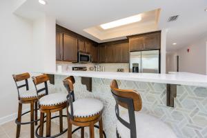 Phoenix Gulf Towers 1006