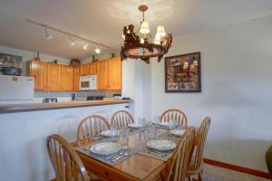 Camp 4 #2: 2 Bedrooms, 25 Baths: Slope Side, Gas Fireplace