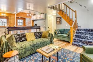 Pool, Beach and Lake Access Poconos Cabin Escape!