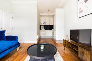 Cosy Chelsea Flat with Balcony Near Earls Court