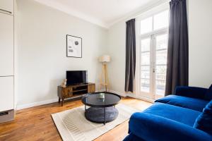 Cosy Chelsea Flat with Balcony Near Earls Court