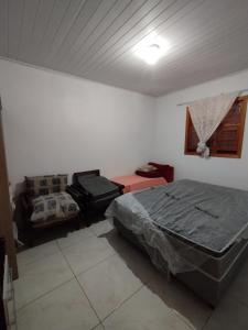 Casa a 600 metros do mar, simples e completa