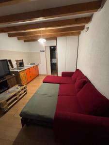 Cozy independent studio close to medieval village